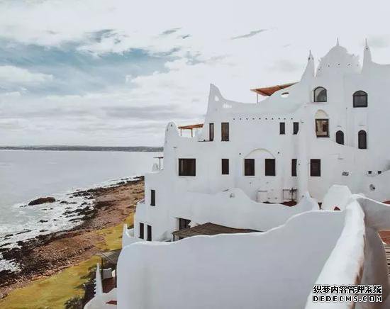 ÿ������ǰ�ļ����ӣ��ڲ���ݵĹ۾�̨�϶��������ʫ�����У���������յ���