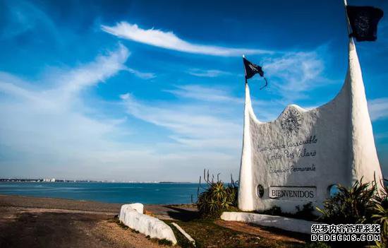 ÿ������ǰ�ļ����ӣ��ڲ���ݵĹ۾�̨�϶��������ʫ�����У���������յ���