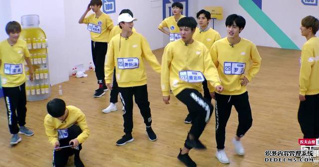 段子手董岩磊被淘汰,罗正泪洒当场:我想跟你一起跳完这支舞