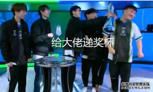 UZI������Ƿ�ҵĹھ� ���ڶ��û�������