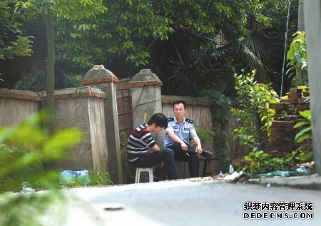 ��������2��Ů ���ӱ���4����(��ͼ)